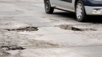 Зі снігом зійшов й асфальт: міжнародна траса Київ-Одеса вражає станом дороги