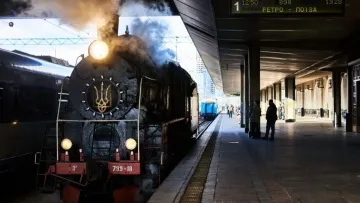 «Чарівний Експрес» від УЗ: як безкоштовно покатати дитину на ретро-паровозі до Святого Миколая