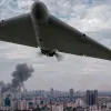 Удар просто біля студентів: у Києві «Шахед» влучив в університетський корпус – відео