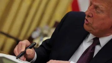 Вже менше ніж за 2 години: Дональд Трамп сьогодні підпише «пекельні санкції» проти Росії 