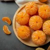 Зрізати чи викинути: експерти пояснили, чи безпечно їсти фрукти з пліснявою