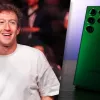 Несподіваний гаджет у руках мільярдера: який саме телефон Samsung помітили у Марка Цукерберга 