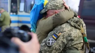 Додому повертаються 193 захисники: Зеленський повідомив про масштабний обмін полоненими