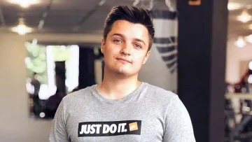 «Частину грошей віддав батькам»: Женя Білозеров розповів, що зробив з автівкою, яку виграв на «Фабриці зірок 4»