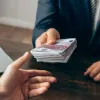 Зарплати держслужбовців в Україні у 2026 році: АМКУ та НКРЕКП стали лідерами за рівнем виплат