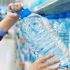 Як правильно зробити запас води на випадок відключень, щоб не отруїтися: експерти роз'яснили небезпеку