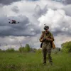 Українські військові заявили про вогневий контроль над «сухопутним коридором» окупантів до Криму: відео атаки