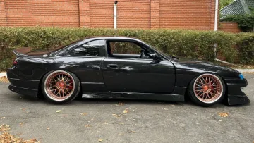 В Україні виставили на продаж незвичний Nissan 200SX у стилі JDM: тюнинг, спорт і завидна потужність
