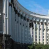 Історія будинку Уряду України, який атакували росіяни: від сталінського ампіру до найбільшого хмарочоса Києва