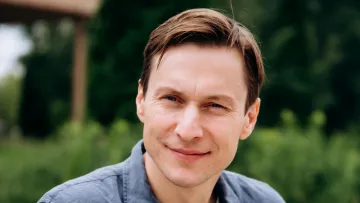 «Стіл був завалений грошима»: Костянтин Октябрський згадав про шопінг Коломойського в бутіку, де він працював