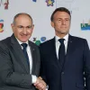 Макрон заспівав пісню Шарля Азнавура під акомпанемент Пашиняна в Єревані: відео незвичайного дуету