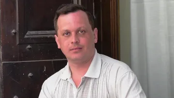 Спалив паспорт РФ на знак протесту: під Києвом знайшли мертвим російського опозиційного журналіста