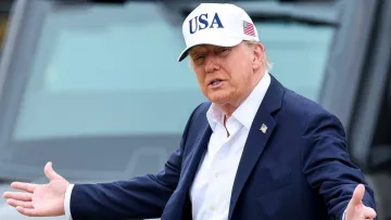 З першого разу не дійшло: Трамп знову заявив, що просив Зеленського не завдавати ударів по російських НПЗ