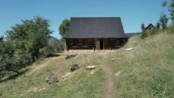 Сім’я київських айтівців купила гуцульську хату в Карпатах і змінила її до невпізнання: фото до і після