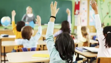 Ціна невдалого жарту: у Нацполіції попередили про кримінальну відповідальність за меми про вчителів