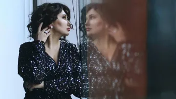 Біля пам’ятника легендарному дідусеві: Олена Мозгова зворушила світлиною доньки