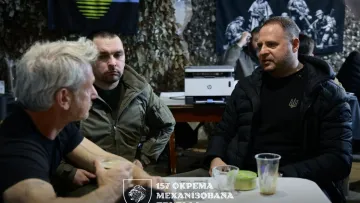 Андрій Єрмак несподівано засвітився на фото з Шоном Пенном: ексголову Офіса президента помітили на Донеччині