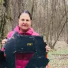«Це було тривожне відчуття»: посолка ЄС знайшла уламок російського шахеда в лісу під Києвом і показала фото 