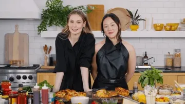 Зірки серіалу «Бріджертони‎» приготували піцу: покроковий рецепт популярної страви