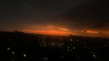 Наче цунамі над містом: мережу підкорили химерні фото грозового неба у Києві