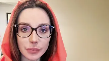«Було вісім жахливих опіків»: втікачка та кума Путіна Оксана Марченко розповіла про чудодійне зцілення на росТБ