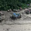 Нова небезпека у зоні катастрофи в Непалі: утворене зсувом озеро почало виходити з берегів