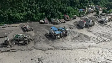 МЗС залучило Інтерпол до пошуку 56 українців у Непалі: що відомо про рятувальну місію