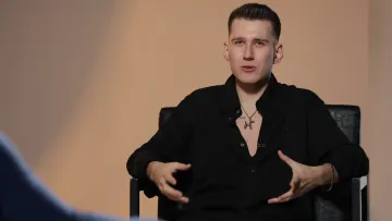 «Сина бачив, хорошенький такий»: зірковий стиліст розкрив секрет Лесі Нікітюк та зізнався про напружену співпрацю з Тіною Кароль