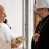 Глава УГКЦ подарував Папі Римському книжку українського ветерана Артура Дроня: про що вона 