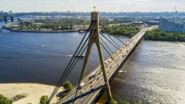 У Києві через влучання пошкоджено Північний міст: рух із лівого на правий берег перекрили