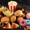 У Британії заборонили рекламу шкідливої їжі на телебаченні після 9 вечора: відома причина рішення 