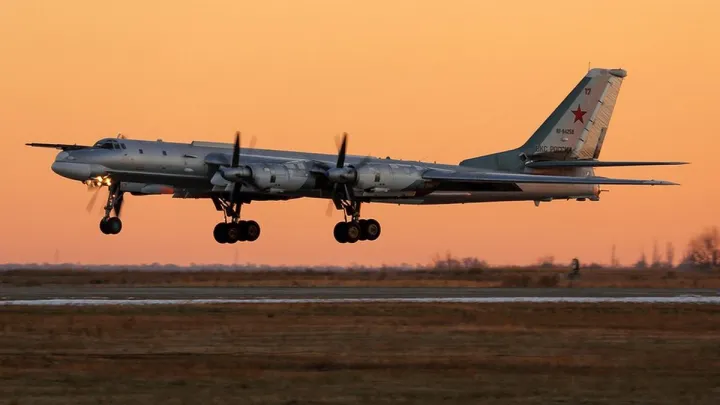 Сили оборони знищили російський Ту-95: Зеленський повідомив про удари по об'єктах рф