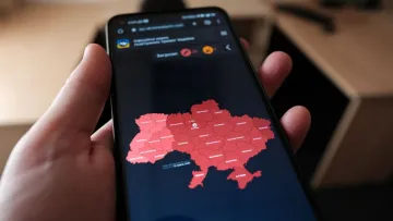 У застосунку «Повітряна тривога» з’явилася карта орієнтовного руху російських дронів і ракет: що відомо