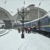 Лід і загроза снігових бур: в Україні затримуються поїзди через негоду