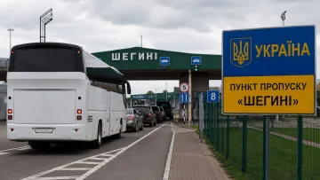 Рух автобусів через «Шегині — Медика» змінять через ремонт: як буде працювати кордон з Польщею 
