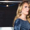 Адель помітили у футболці McLaren і шльопанцях: повсякденний образ співачки здивував шанувальників