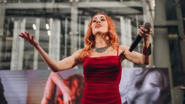 «Поки що нема з ким‎»: Олена Тополя розповіла, чому не поїде на відпочинок за кордон і як планує провести літо