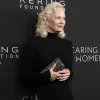 Памела Андерсон вразила сміливим образом у Нью-Йорком: акторка одягла сукню Gucci з розрізом до стегна