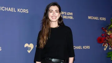 Щоб на Оскарі виглядати ідеально: акторка Енн Гетевей пішла на хитрість – використала б’юті-лайфхак