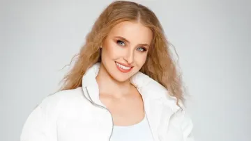 Відома акторка Сагайдачна втретє стала мамою: показала шанувальникам, як її виписували з пологового будинку