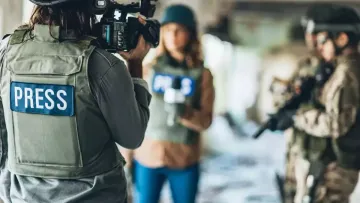 Уряд запроваджує виплати у разі загибелі або поранення журналістів під час роботи: що про це відомо