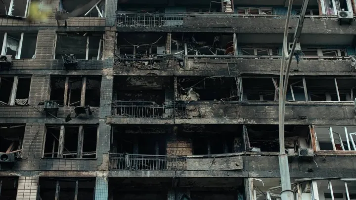 Масована атака на Київ: майже 500 дронів, палаючі багатоповерхівки та екстрені відключення