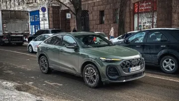 У Києві помітили Audi Q5 Sportback 2025: що особливого у кросовера за 2,8 млн гривень