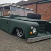 Не переїде навіть «лежачого поліцейського»: найнижчий у світі Land Rover виставили на продаж