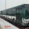 Перші 30 із 400: в Україну незвичним маршрутом прибули французькі автобуси – до яких регіонів їх направлять