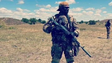 На Львівщині сусіди побили ветерана «Азову» його ж милицею: під роздачу потрапила і дружина – деталі нападу