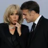 «‎Я вважаю вас дуже красивою»: відомо, чому дружина Макрона насправді дала йому ляпас рік тому