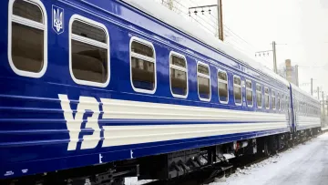 Негода спричинила затримки руху поїздів в Україні: як Укрзалізниця відреагувала на проблему