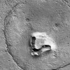 Гігантський «ведмідь» дивиться в космос: апарат NASA зафіксував загадковий силует на Марсі