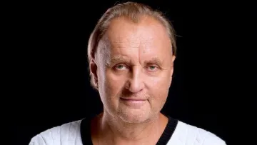 Після інсульту схуд на 30 кг і перебуває у Польщі: як докорінно змінилось життя продюсера Володимира Бебешка